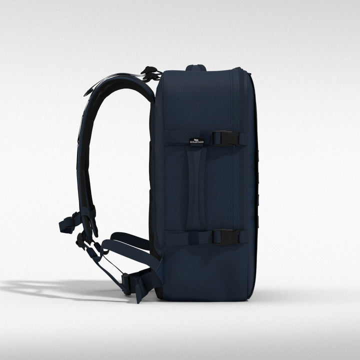 バッグ cabin zero Military 44L NAVY Military - 44L Navy | CABINZERO